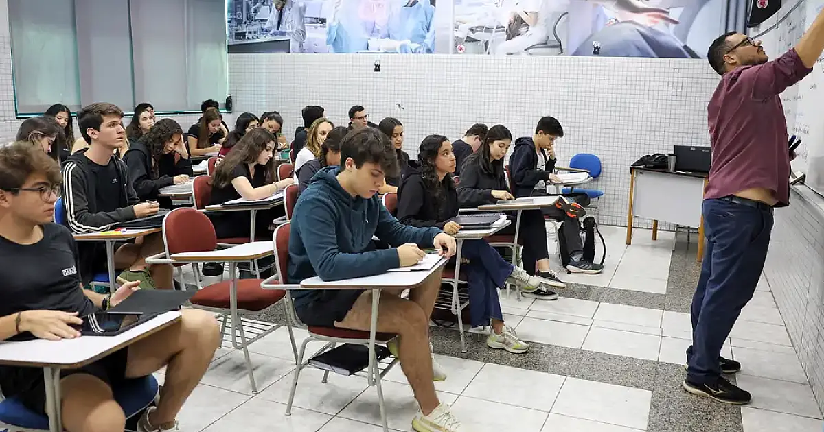 Professores destacam clareza e avaliam primeira prova do Enem como fácil