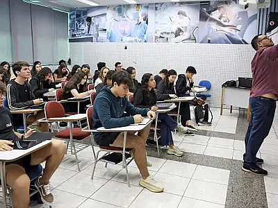 Professores destacam clareza e avaliam primeira prova do Enem como fácil