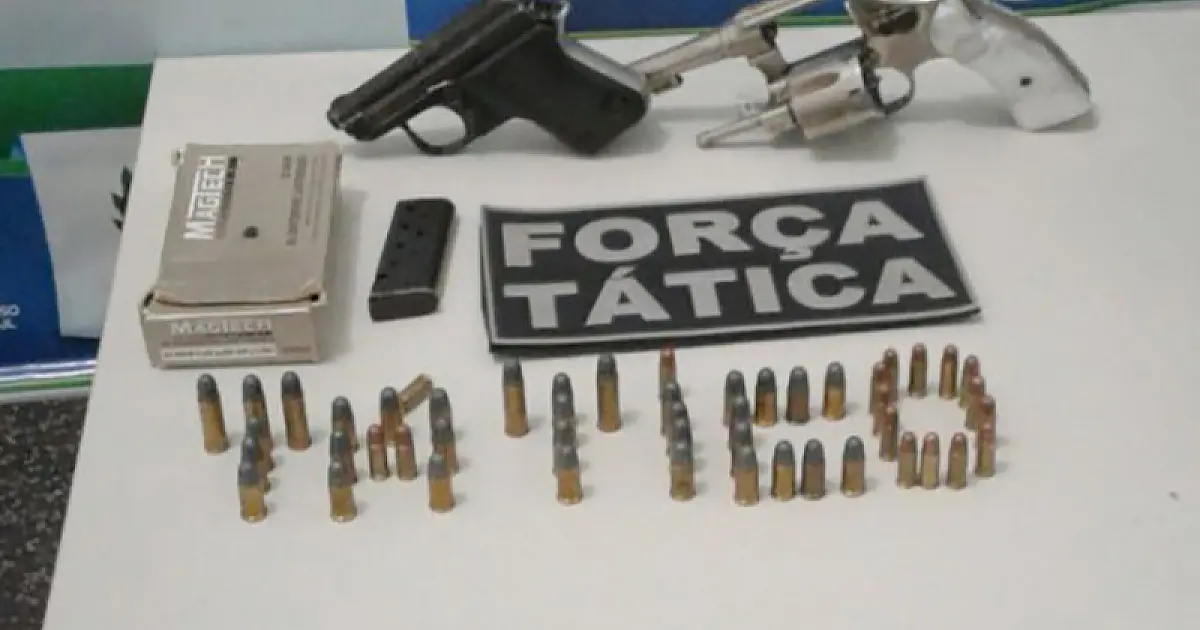 Idoso é preso com revólver 32 e pistola 635 escondida na bota