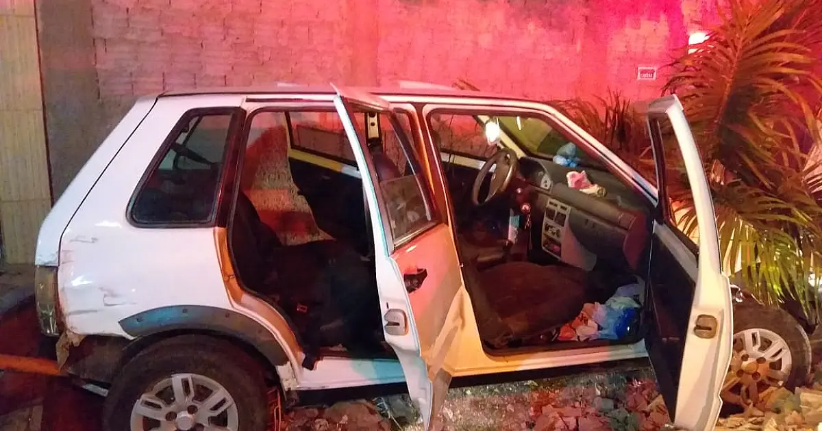 Colisão de carro e moto deixa jovens feridas no Ernesto Sassida