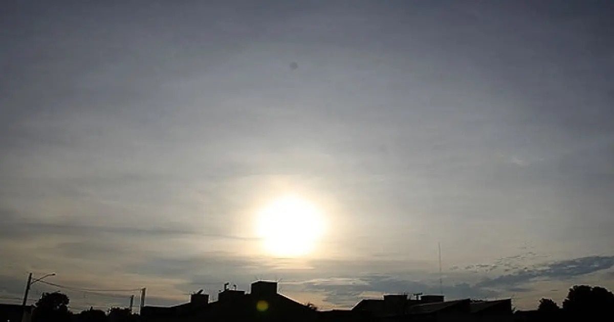 Com a chegada do inverno, sexta-feira terá tempo claro a parcialmente nublado com névoa seca