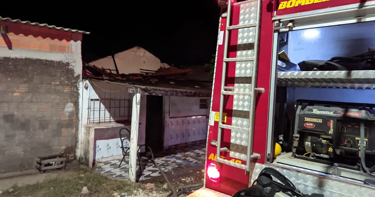 Fogo destrói casa no bairro Potiguar em Ladário