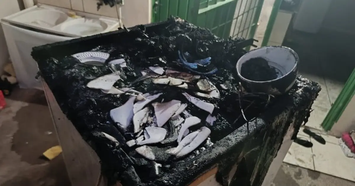 Vela acesa provoca incêndio em residência no bairro Santo Antônio, em Ladário