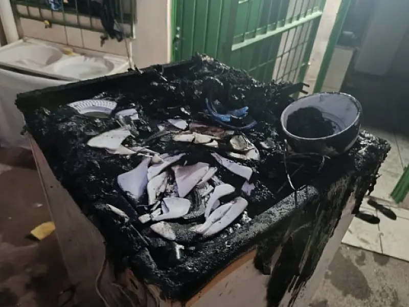 Vela acesa provoca incêndio em residência no bairro Santo Antônio, em Ladário