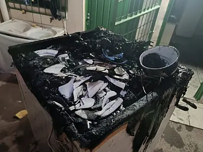 Vela acesa provoca incêndio em residência no bairro Santo Antônio, em Ladário