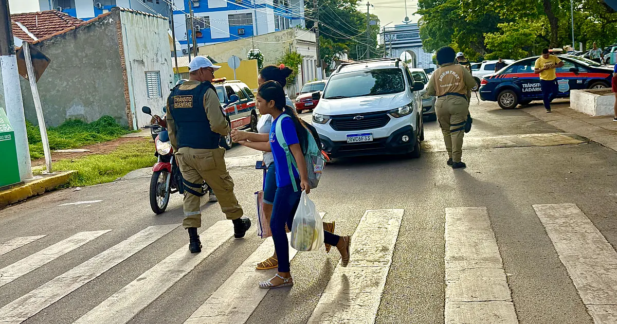 Blitz Educativa alerta para segurança no volta às aulas da Rede Municipal de Ladário