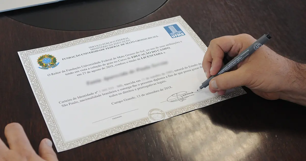 Diploma impresso deixa de valer e versão digital passa a ser obrigatória