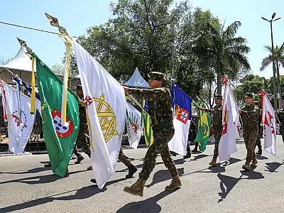 Bandeiras históricas são destaques no desfile de 7 de Setembro em Corumbá