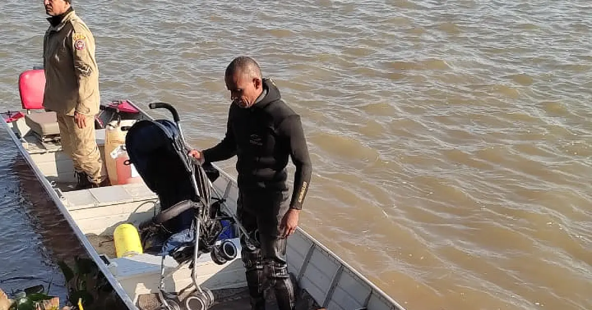 Mergulhadores encontram objetos das vítimas do acidente marítimo que matou gestante