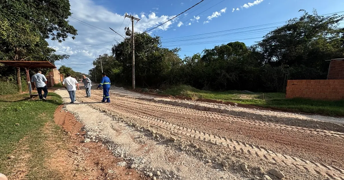 Rua do bairro Nova Aliança recebe serviço de patrolamento