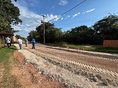 Rua do bairro Nova Aliança recebe serviço de patrolamento