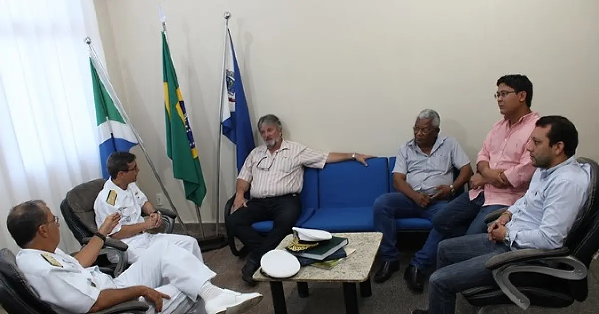 Prefeito e almirantes discutiram a implementação do transporte hidroviário hoje