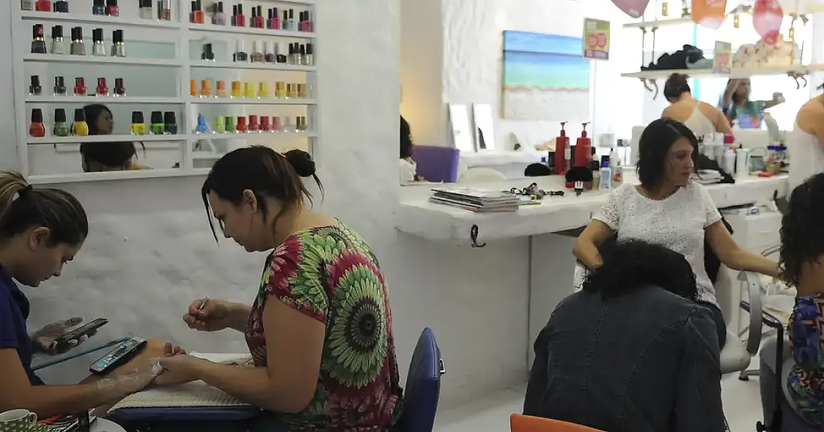 Anvisa proíbe duas substâncias utilizadas em unhas em gel