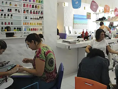 Anvisa proíbe duas substâncias utilizadas em unhas em gel