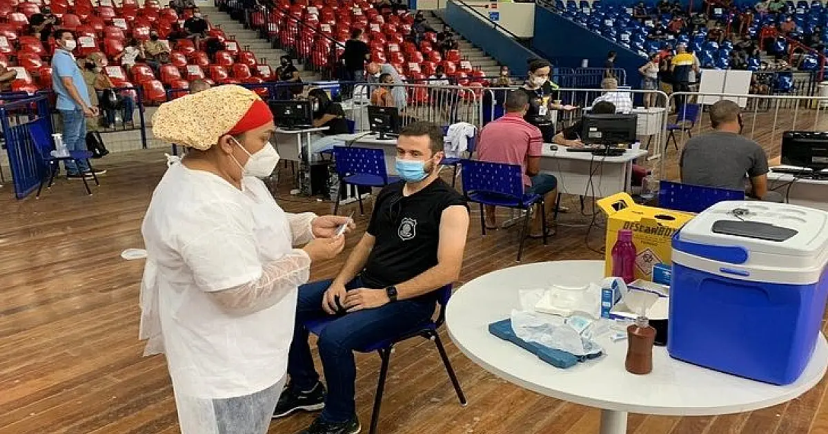 Servidores da Agepen recebem primeira dose da vacina contra Covid-19