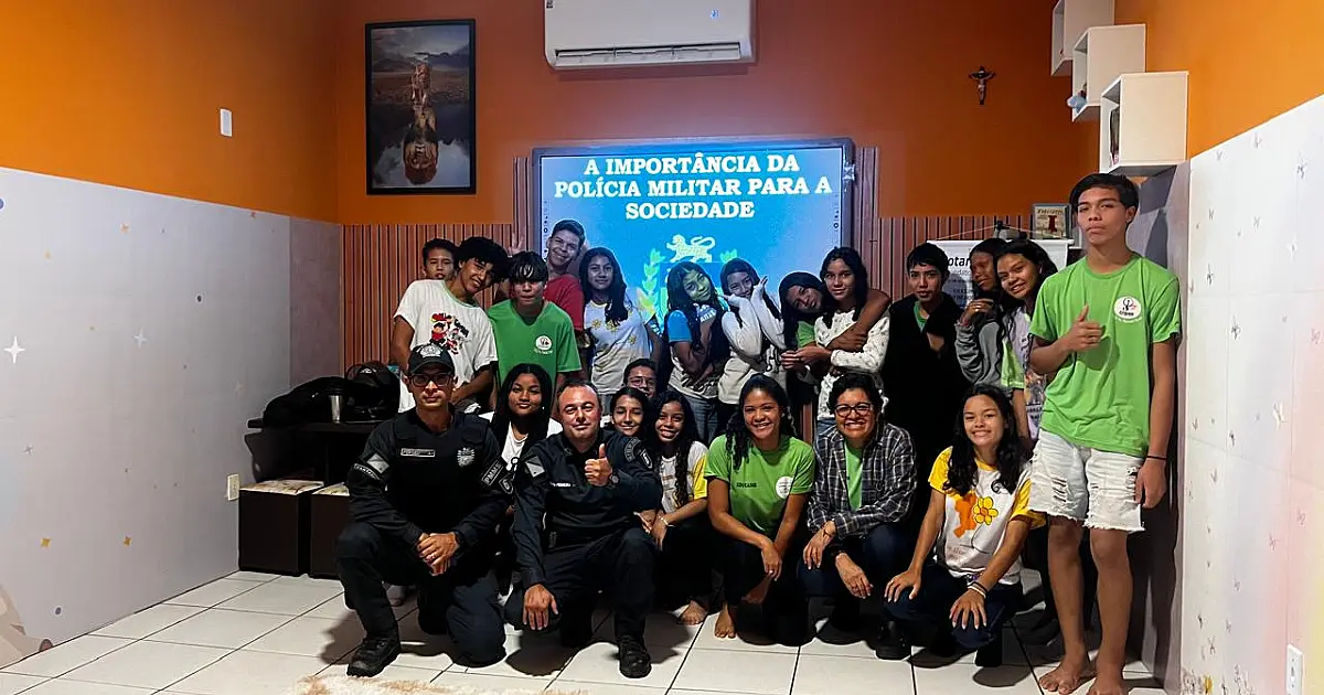 PM realiza palestra no CAIJ sobre prevenção à violência e segurança online