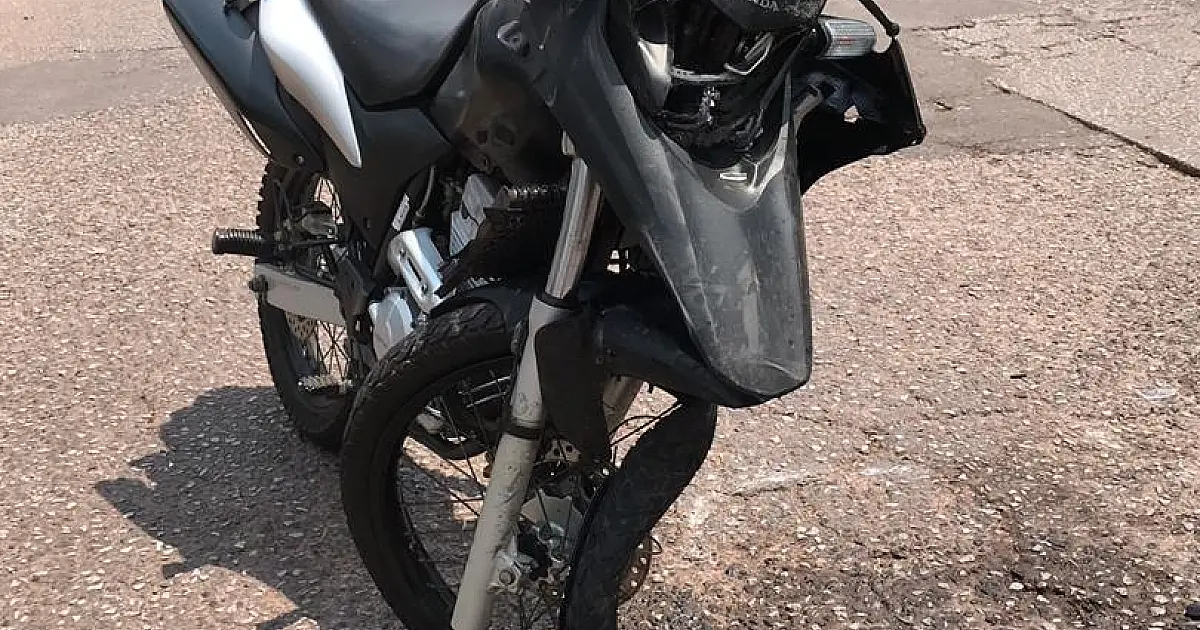 Motociclista fica gravemente ferido em colisão com carro na Avenida Rio Branco
