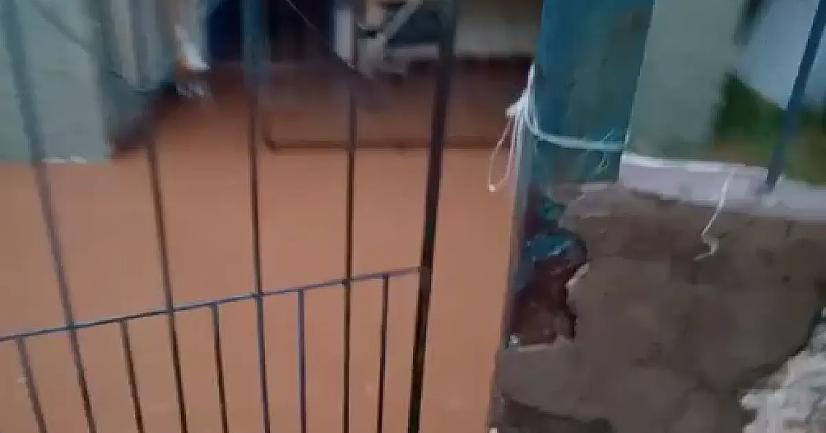 Chuva alaga duas casas em Corumbá