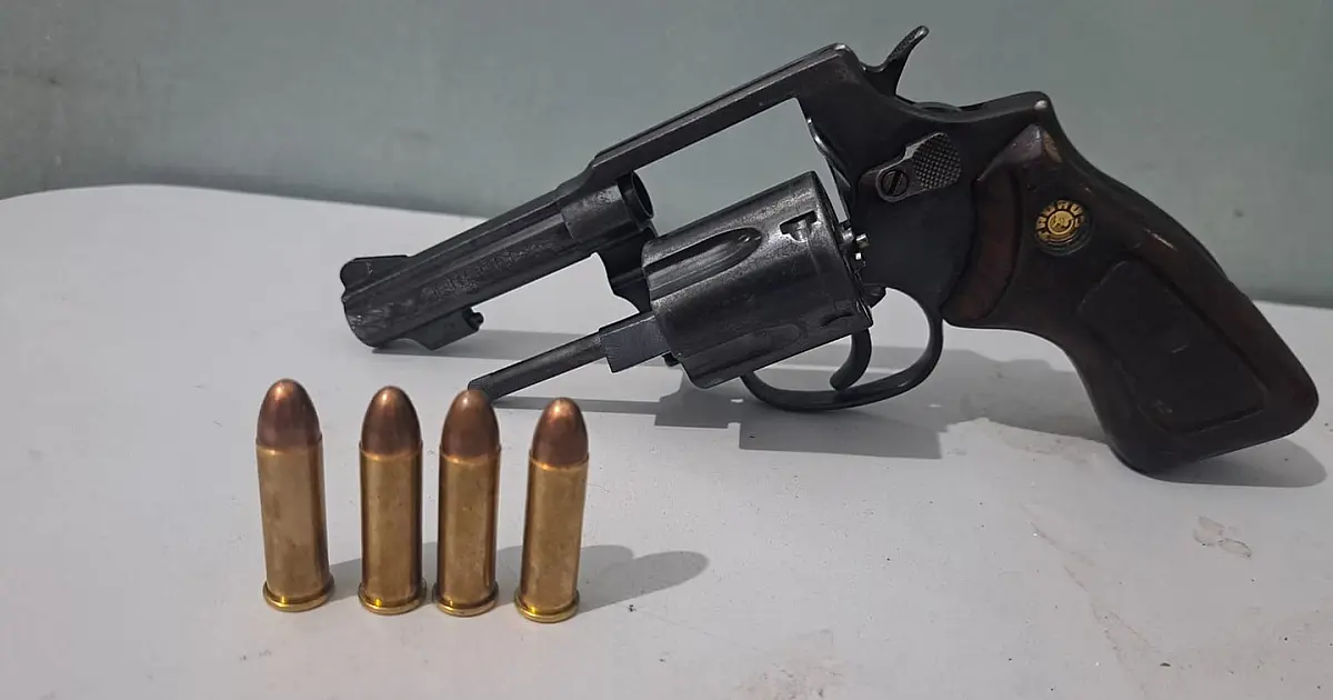 Homem é preso por porte ilegal de arma de fogo