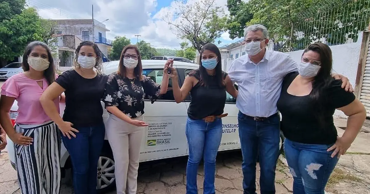 Bia Cavassa doa carro 0km e equipamentos para Conselho Tutelar de Corumbá
