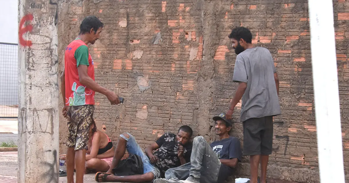 Capital faz operação para dispersar cracolândia, mas usuários voltam horas depois