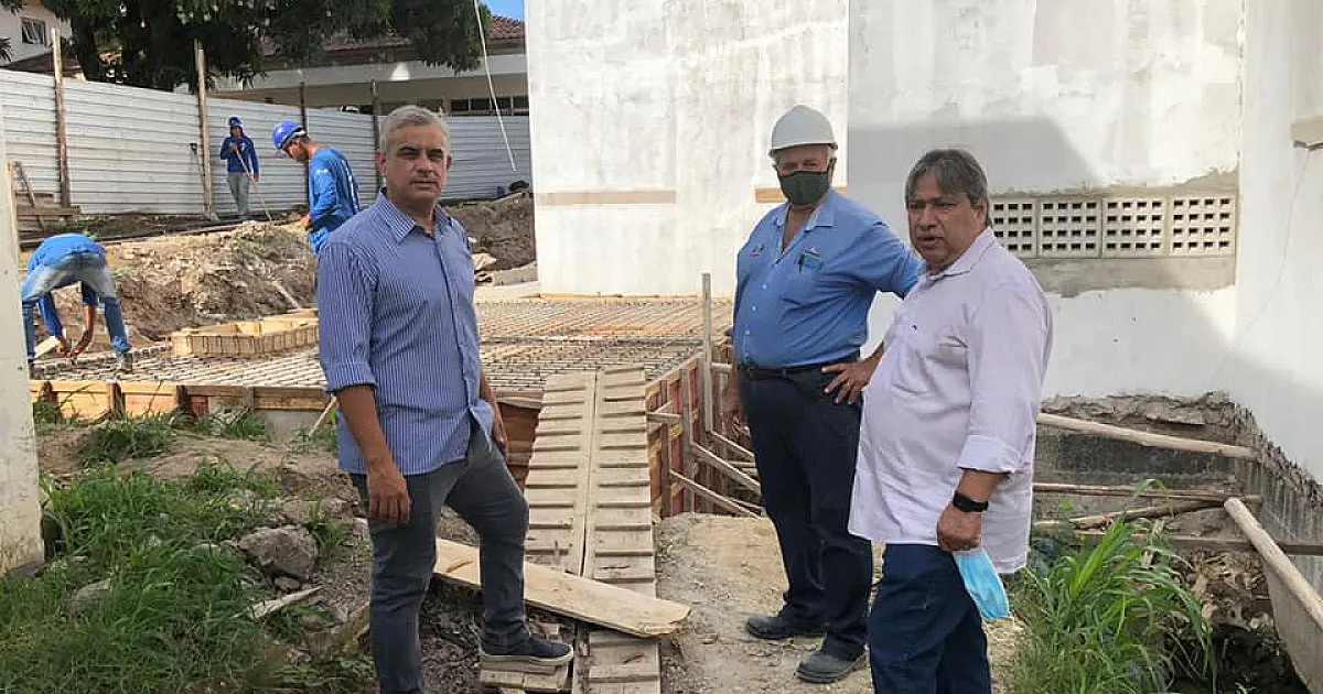Vereador Luciano Costa aprova andamento da obra do novo pronto-socorro de Corumbá