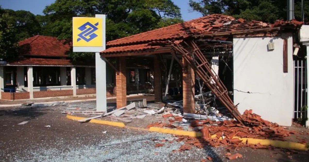 Roubo a banco em Campo Grande teve troca de carros, armadilhas e explosão “controlada”