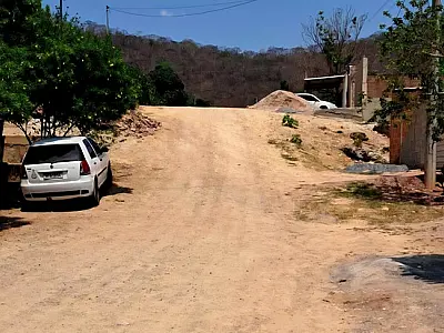 Hanna atende população e pede pavimentação de vias em três bairros de Corumbá