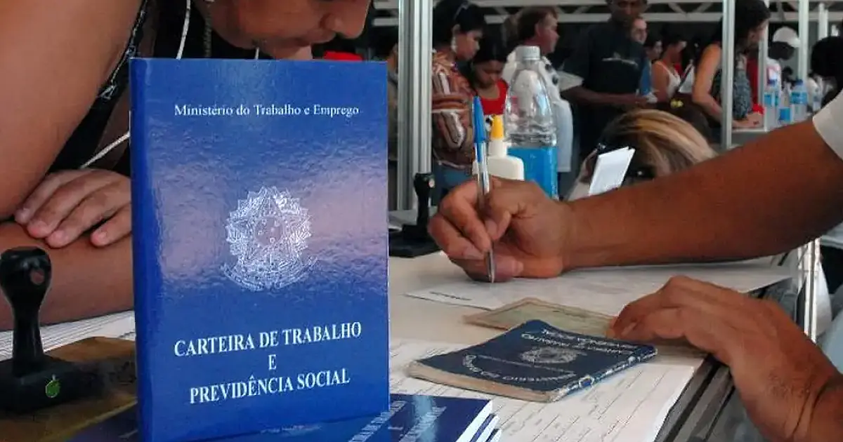 CCJ do Senado aprova fim da escala 6x1 e prevê jornada de 36h semanais