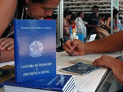 CCJ do Senado aprova fim da escala 6x1 e prevê jornada de 36h semanais