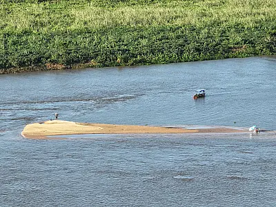 Período de seca exige atenção redobrada de banhistas no rio Paraguai