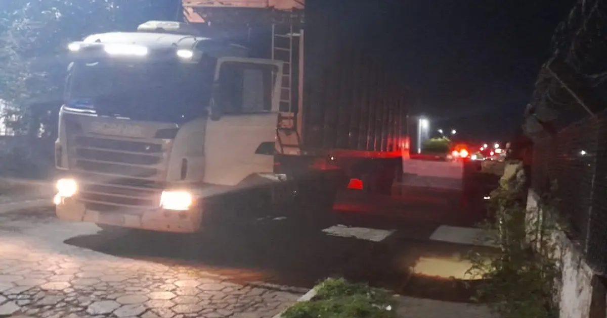 Caminhoneiro é preso em Corumbá por dirigir embriagado