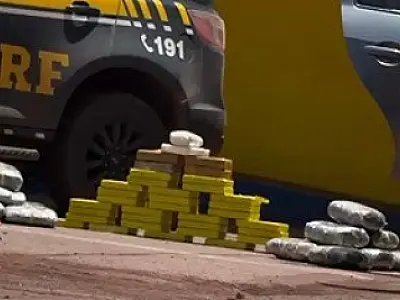 Carro que saiu de Corumbá é flagrado com mais de 50 kg de drogas