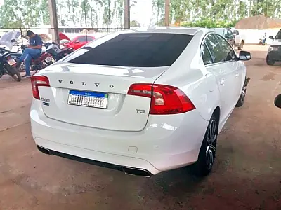 Volvo S60 e moto econômica estão entre lotes do leilão do Detran-MS
