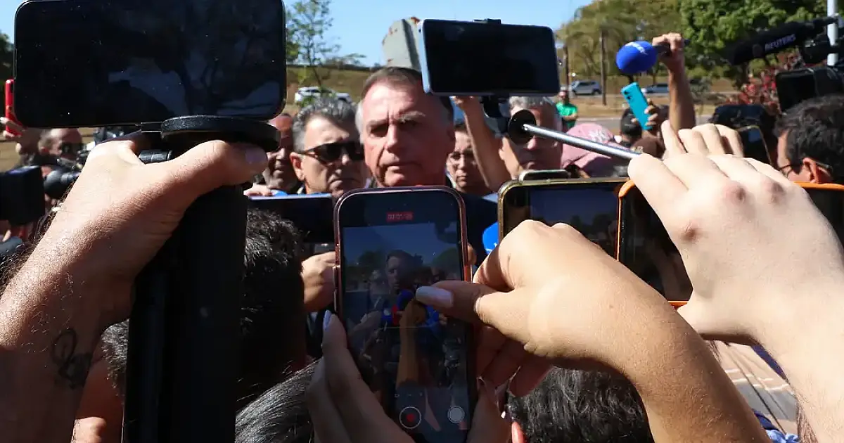 Bolsonaro chama de "Suprema humilhação" e Moraes rebate que ex-presidente fez "confissão fragrante"