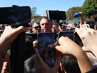 Bolsonaro chama de "Suprema humilhação" e Moraes rebate que ex-presidente fez "confissão fragrante"