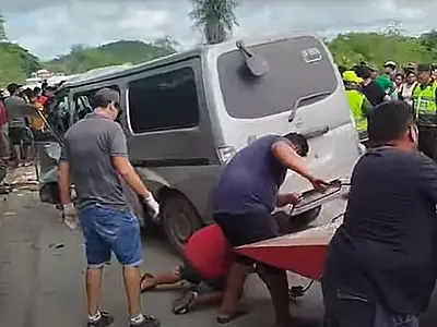 Van colide em árvore e causa sete mortes em Puerto Quijarro