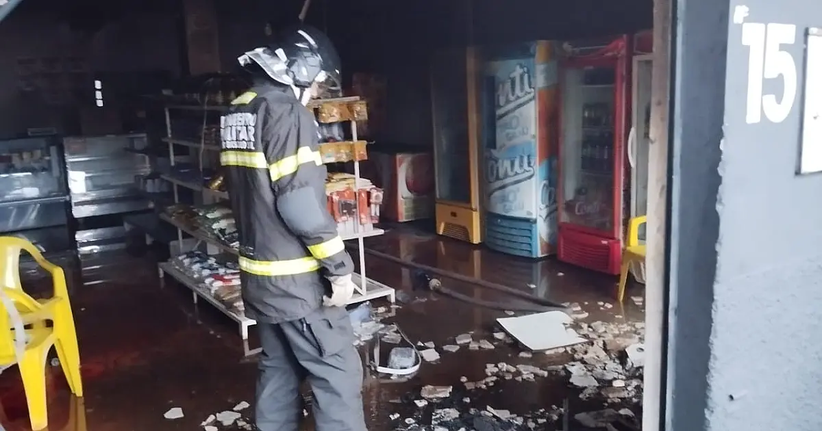 Incêndio em conveniência mobiliza Bombeiros ao Cristo Redentor