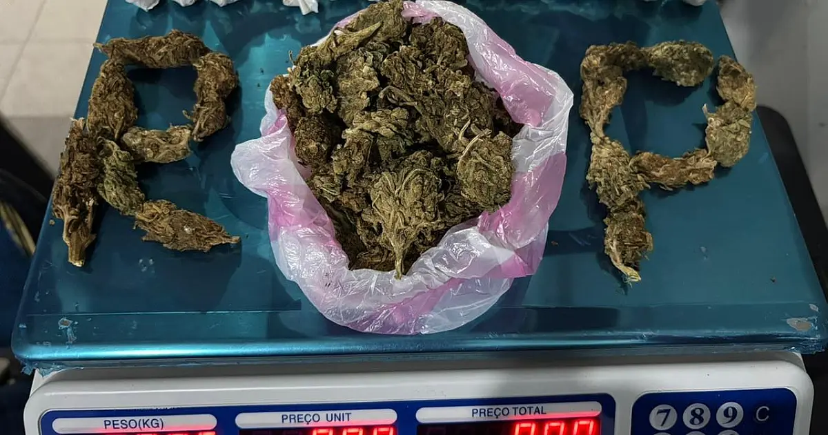 Jovem de 17 anos é apreendido com haxixe durante ronda no Maria Leite