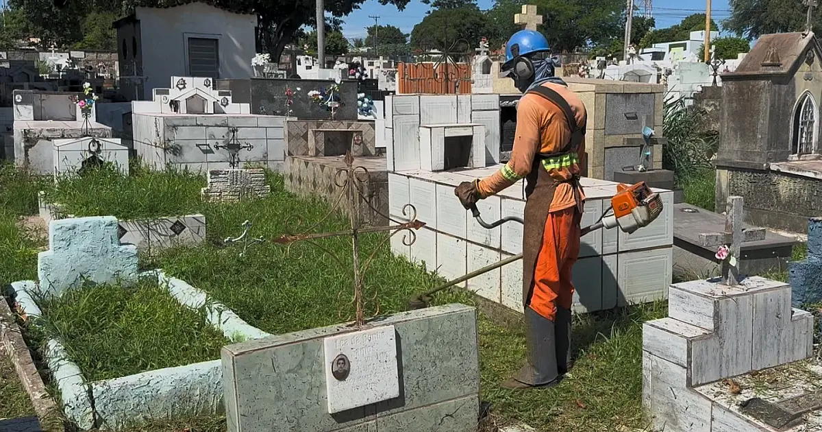 Cemitério municipal de Ladário recebe mutirão de limpeza