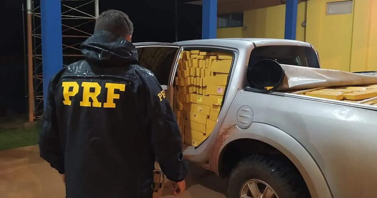 PRF recupera caminhonete lotada de maconha em MS