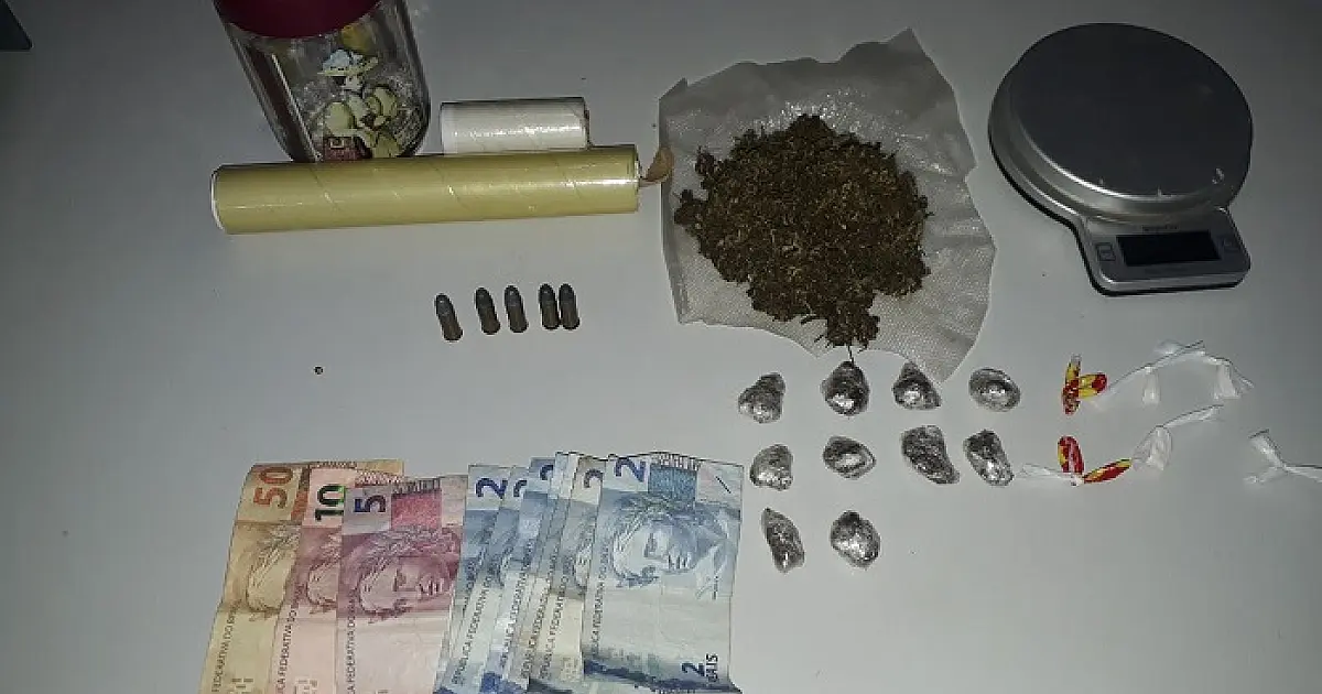 Polícia Militar prende dois por tráfico de drogas