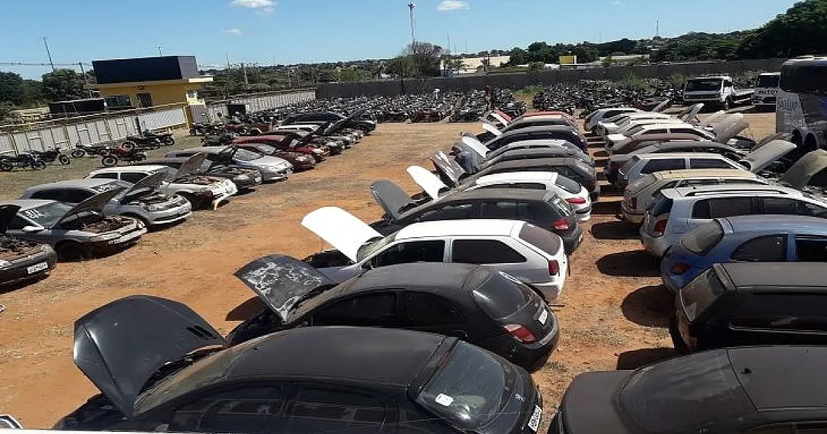 Atenção ao prazo: licenciamento de veículos com placas 3 e 4 vence neste mês