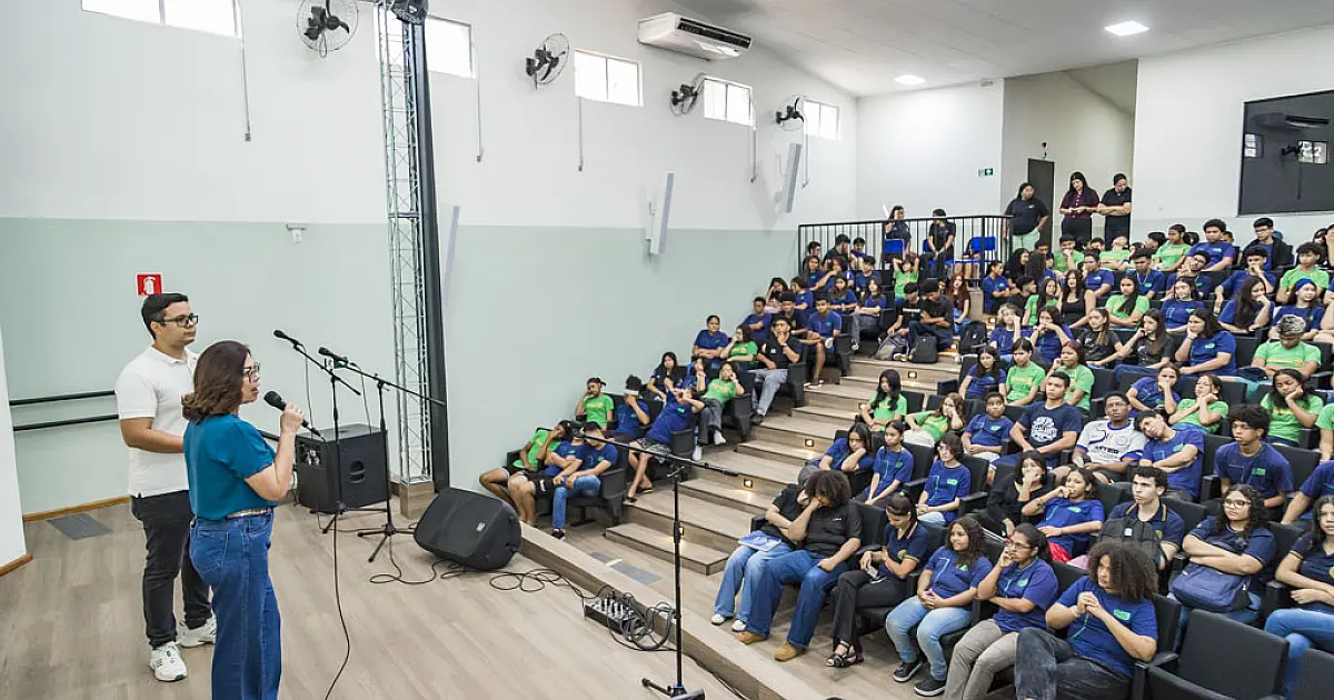 Município entrega carteirinhas do ID Jovem para estudantes da Escola JGP