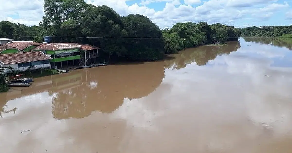 Chuva acima da média histórica desabriga famílias