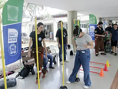 Calouros da UFMS participam de ação educativa sobre embriaguez ao volante