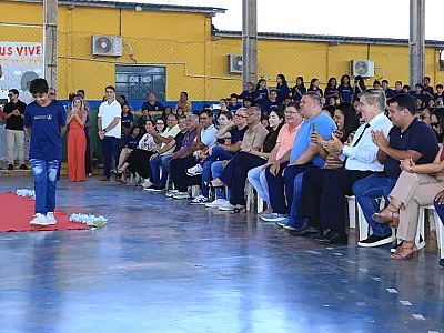 Mais de 44 mil uniformes começam a ser entregues aos alunos da REME