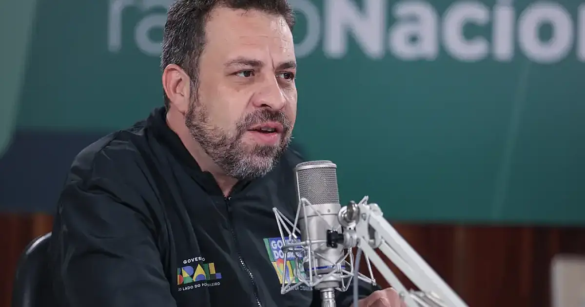 Acabar com a escala 6x1 é prioridade do governo, afirma Boulos