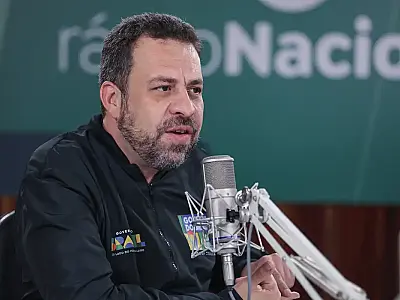 Acabar com a escala 6x1 é prioridade do governo, afirma Boulos