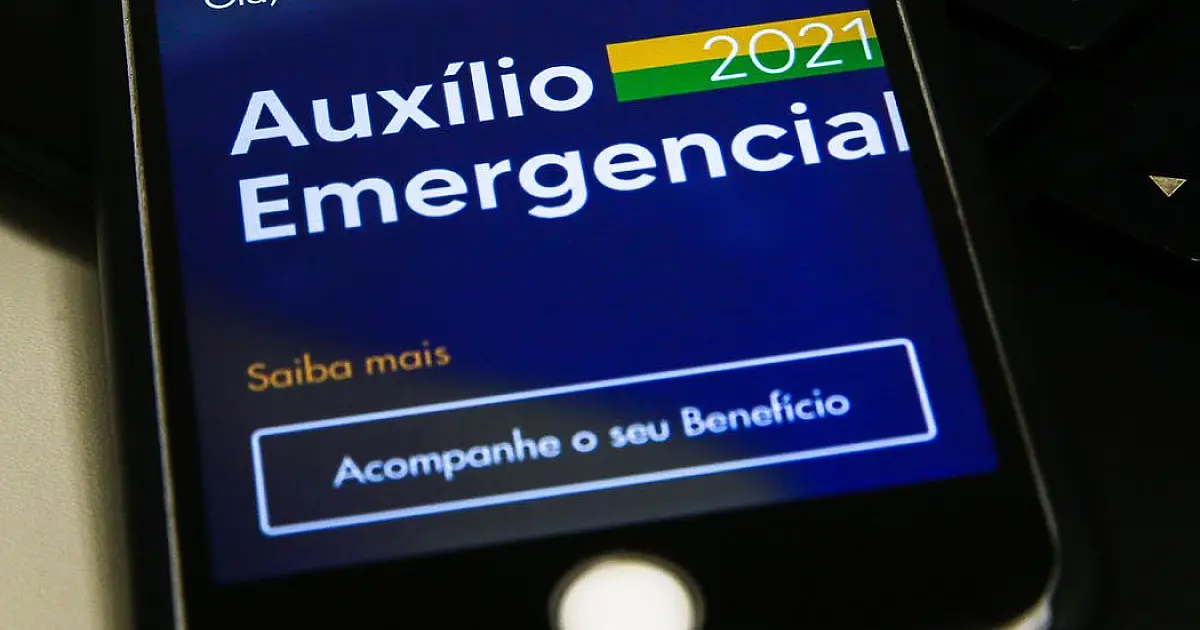 Pais solteiros recebem R$ 4,1 bi em retroativo do auxílio emergencial